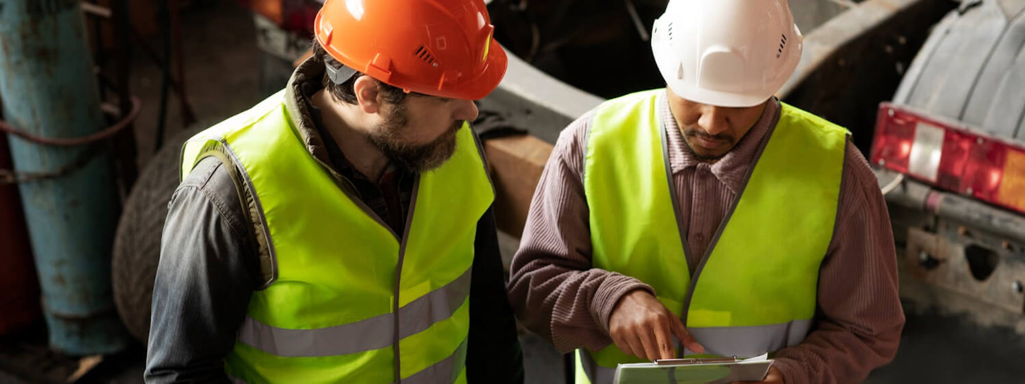 Zwei Sicherungsposten bei der Arbeit
