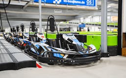 Mehrere Karts in unserer Boxengasse