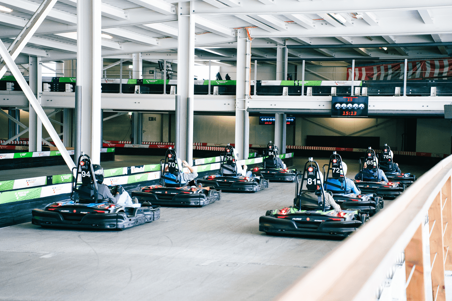 Startaufstellung vor dem Rennbeginn 