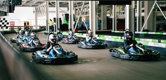 Startaufstellung auf Raceway 3 kurz bevor das Rennen beginnt