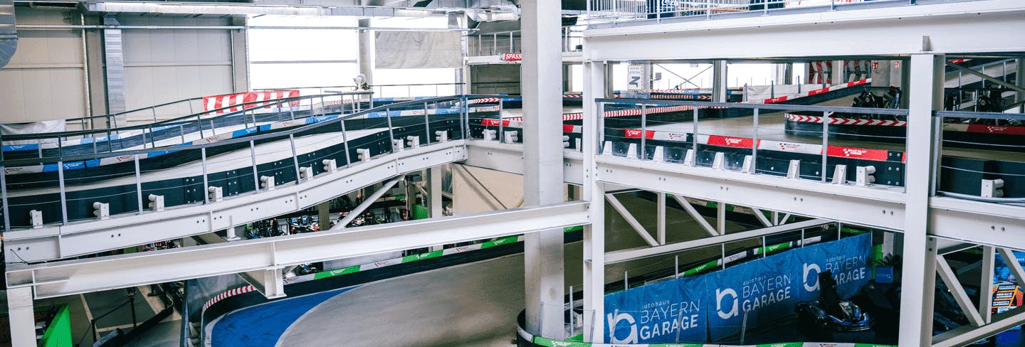 Überblick über unsere Rennstrecken 1 & 3 vom Zuschauerbereich aus