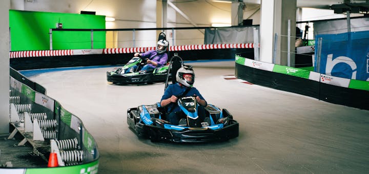2 Kartfahrer auf Raceway 3