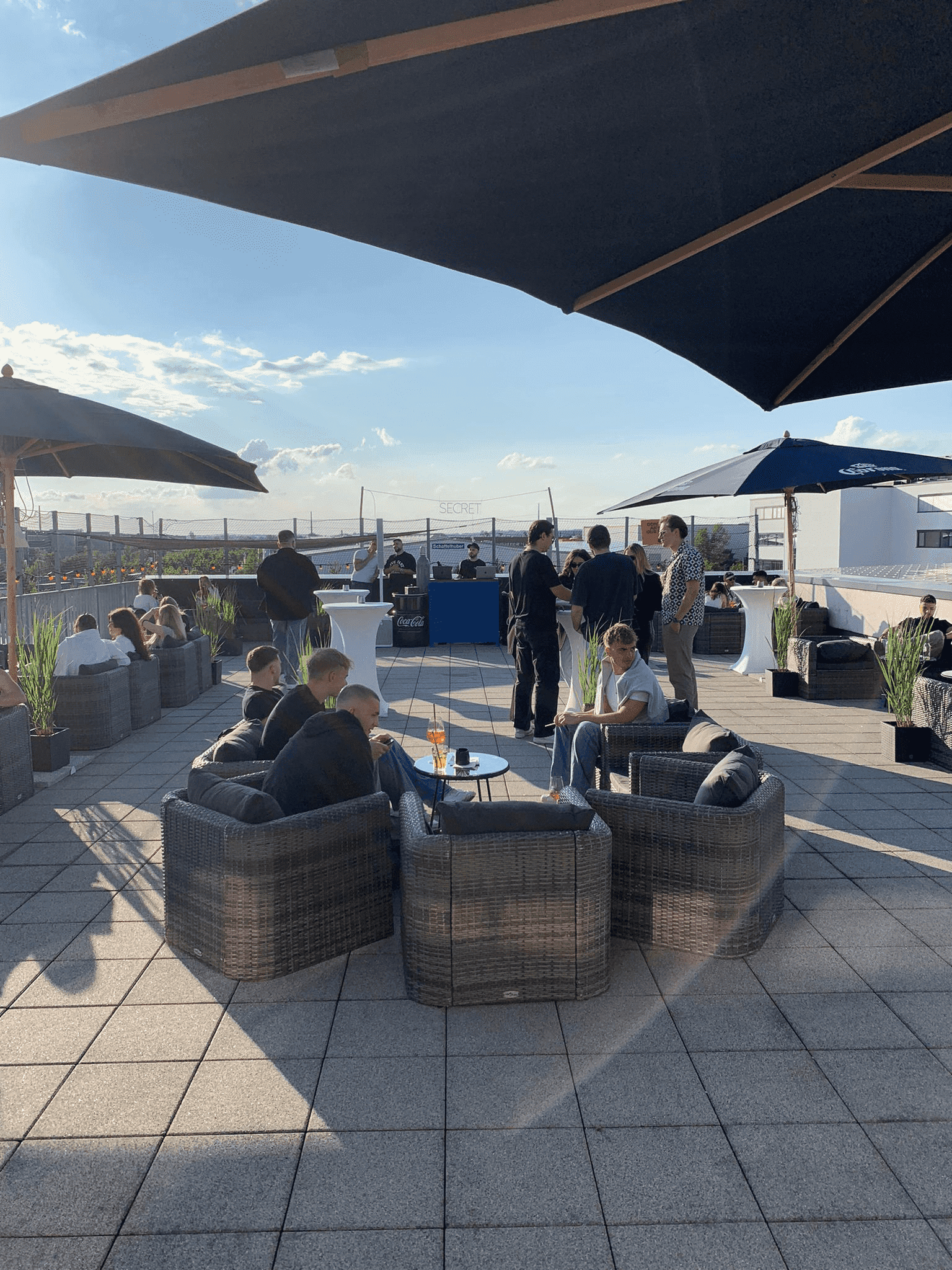 Die wunderschöne Aussicht von der Dachterrasse des Kart Palast Funpark München-West!