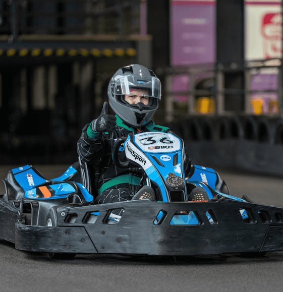 karter holding up a thumbs up