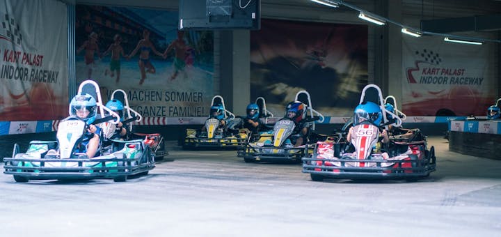 Kinder im Kinderrennen kurz nach dem Ampelstart