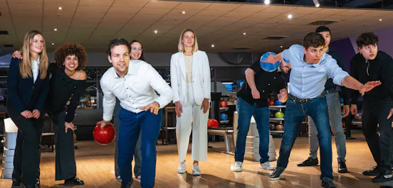 Gruppe beim Bowlen