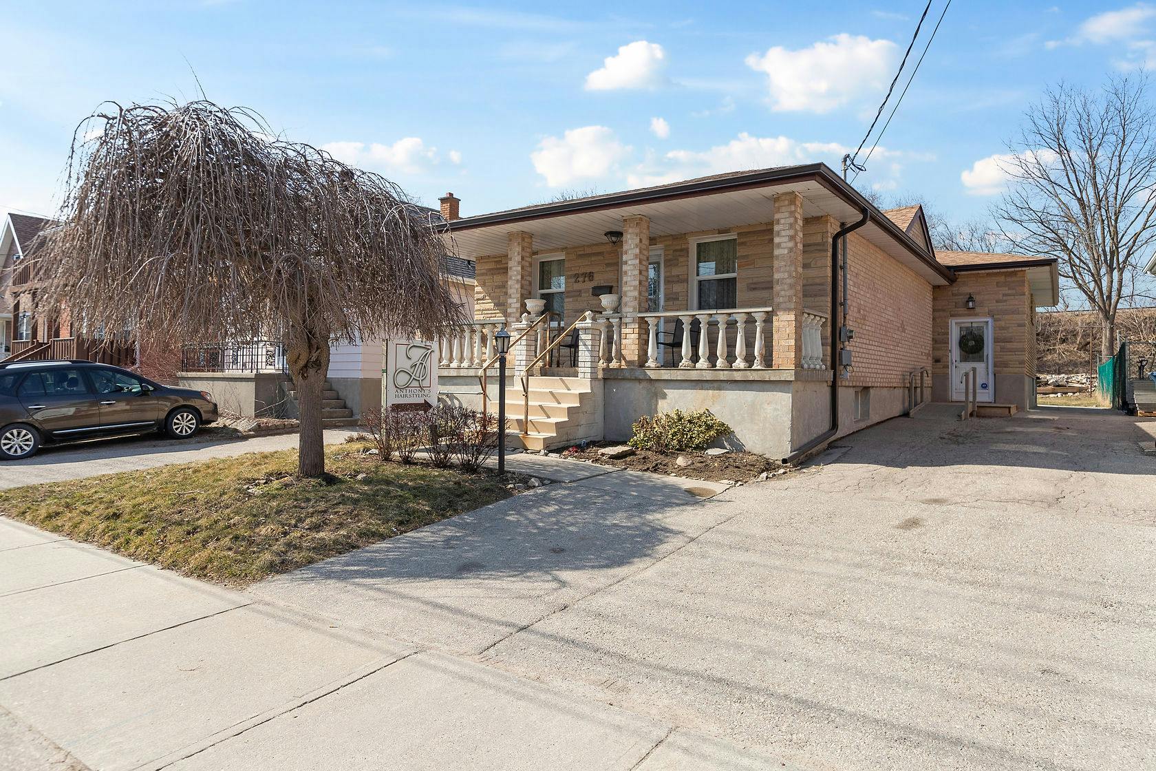 276 Elizabeth Front