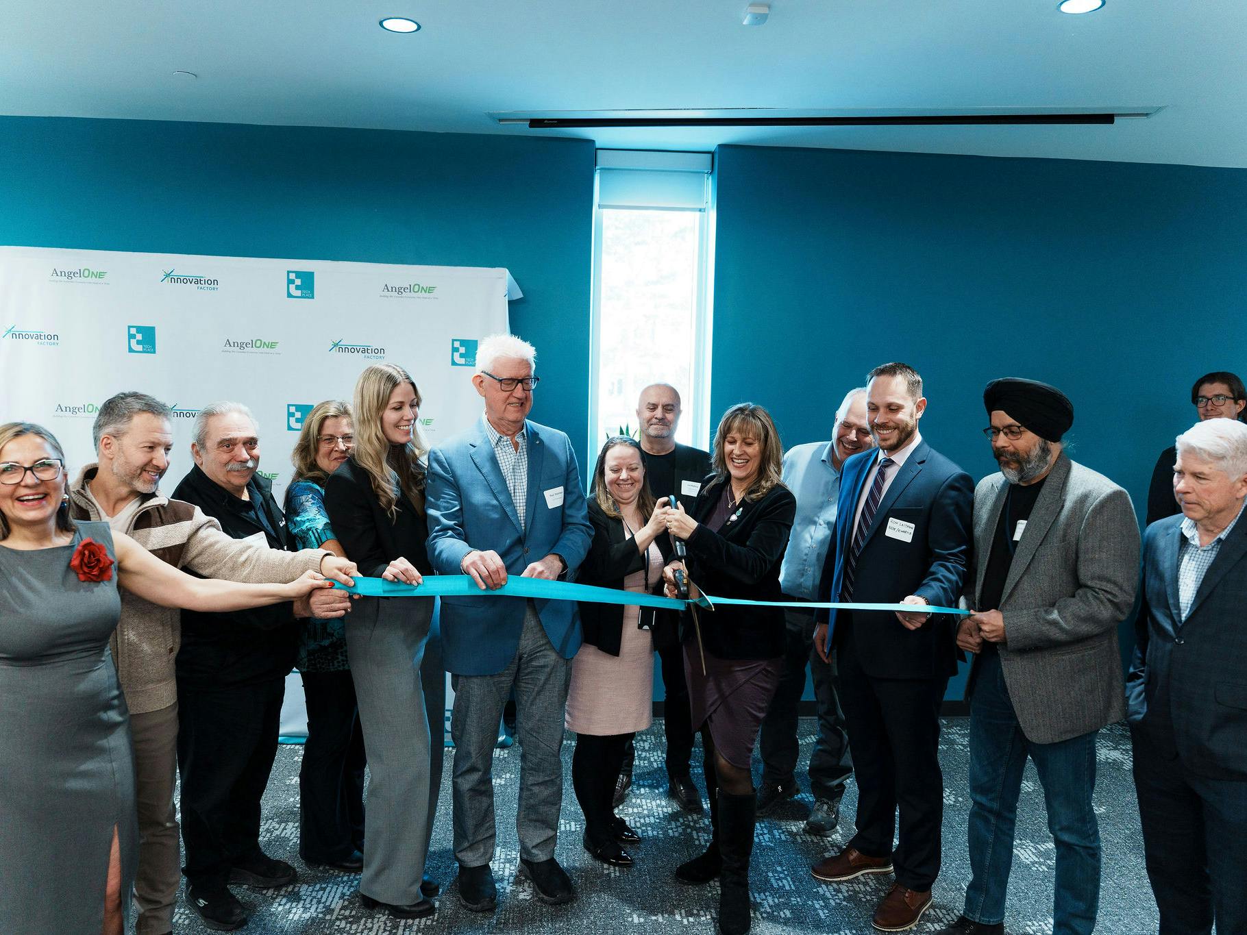 Burlington Mayor Marianne Meed Ward, members of Council, TechPlace team, and Board of Directors cut ribbon at TechPlace