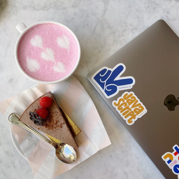 coffee-cake-and-laptop