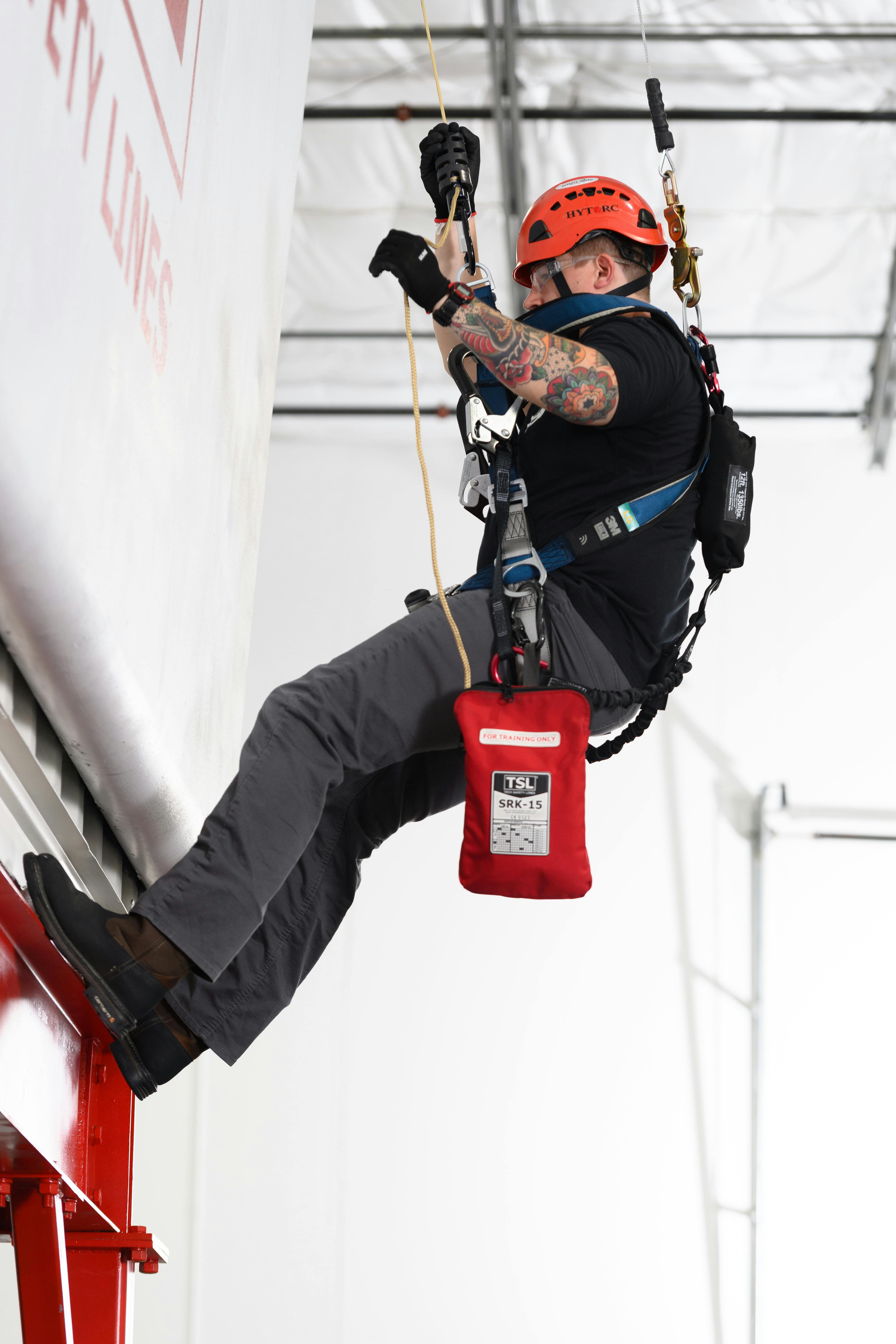 Tech Safety Lines Competent Climber Rescue Training for Wind Industry Tech Safety Lines Competent Climber Rescue Training for Wind Industry