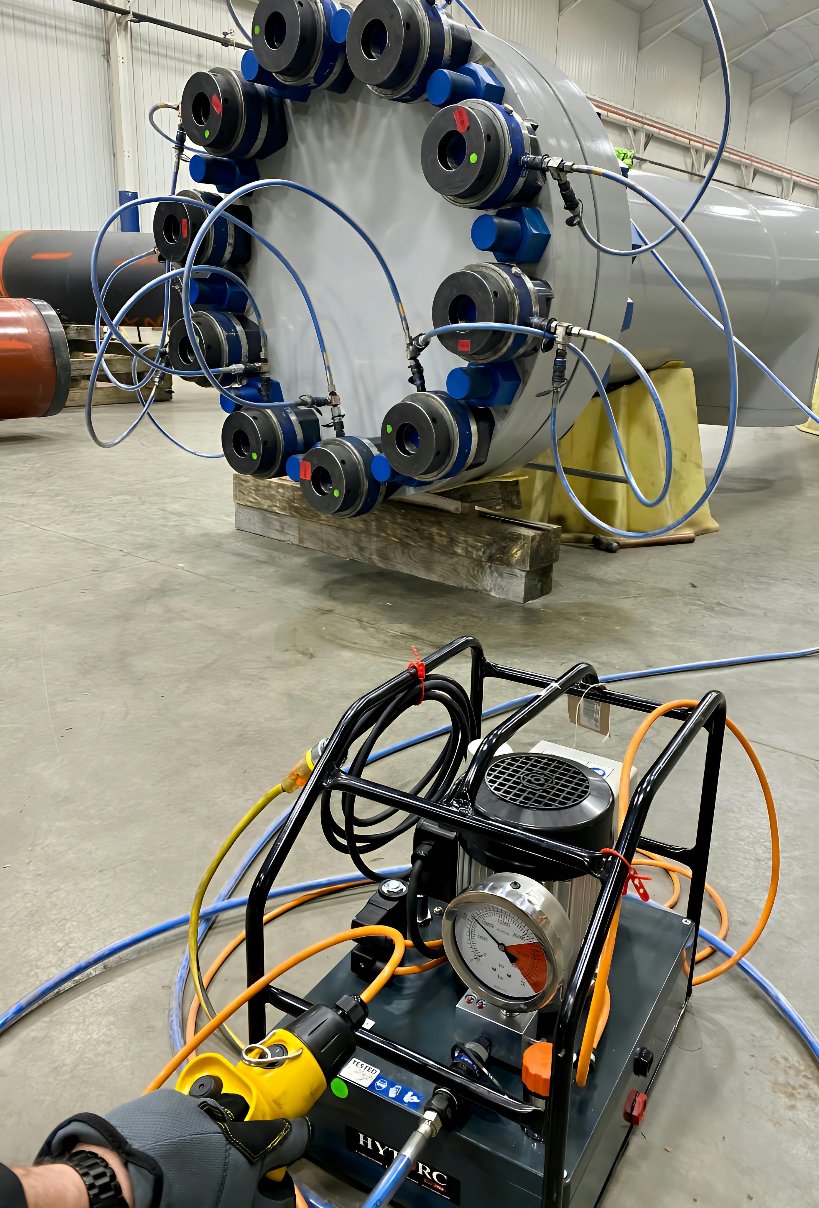 HYTORC Tensioners Tensioning Pump 3 inch studs Basic Bolter Training 1