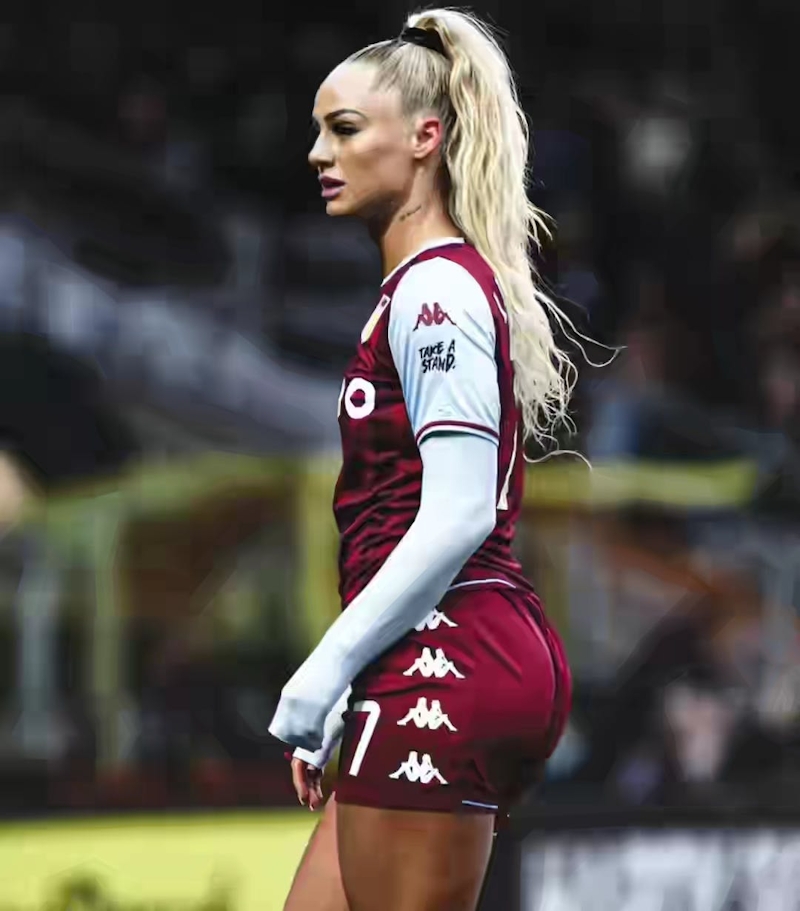Top 14 hottest and most beautiful female footballers in the world in 2023