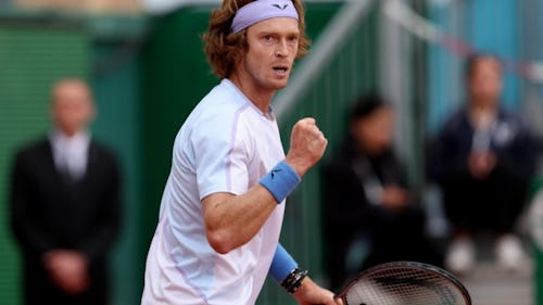 A tennis player playing tennis in the tennis court