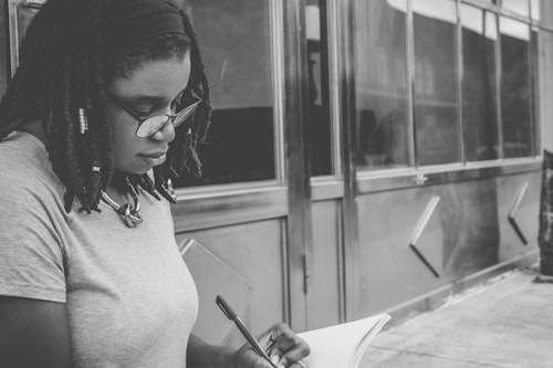 A sit-at-home mom working and earning money online as a freelance writer