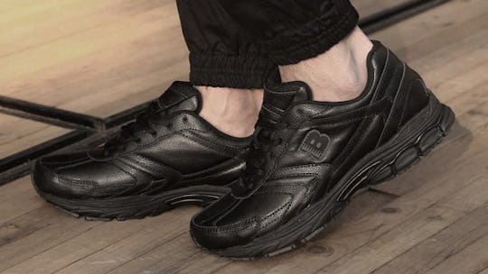 Bona 71918 is a cheap all-black men's trainers