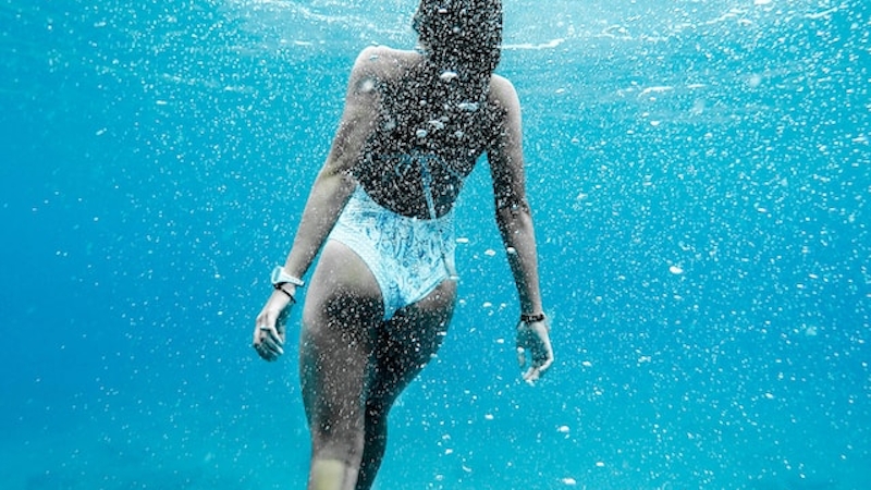 A swimmer using a waterproof watch underwater