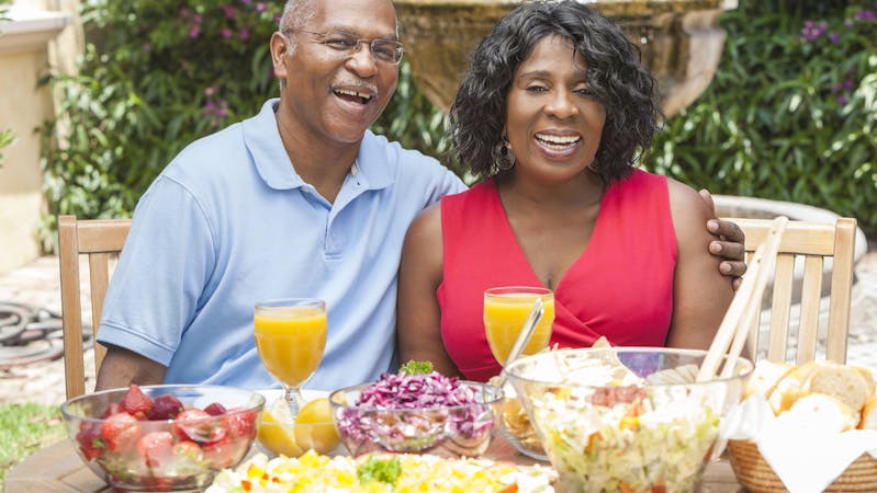 A Nigerian couple eating healthy Nigerian foods for hypertension