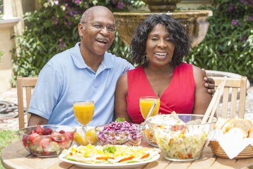 A Nigerian couple eating healthy Nigerian foods for hypertension