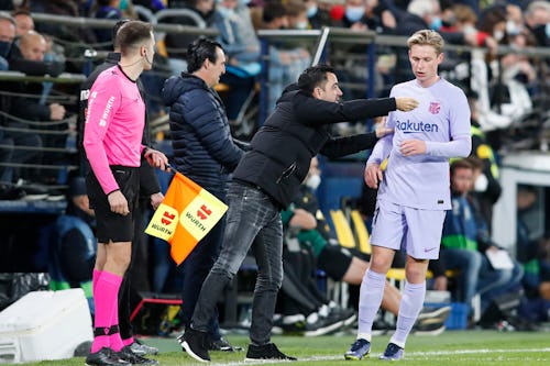  Frenkie de Jong receiving instructions from Barcelona manager Xavi