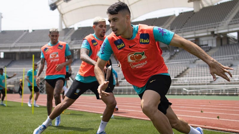 Arsenal's Gabriel Martinelli in training for Brazil, behind him Newcastle's Bruno Guimarães