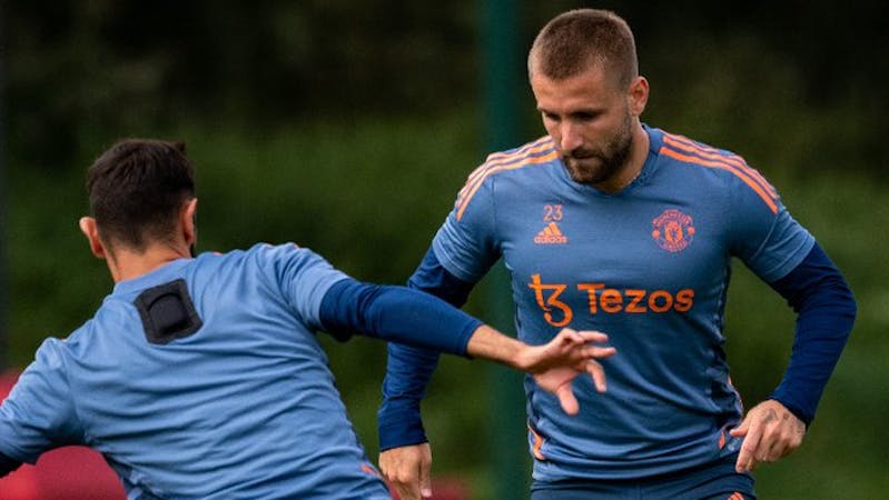 Image of Manchester United's Luke Shaw and Bruno Fernandes during a training session