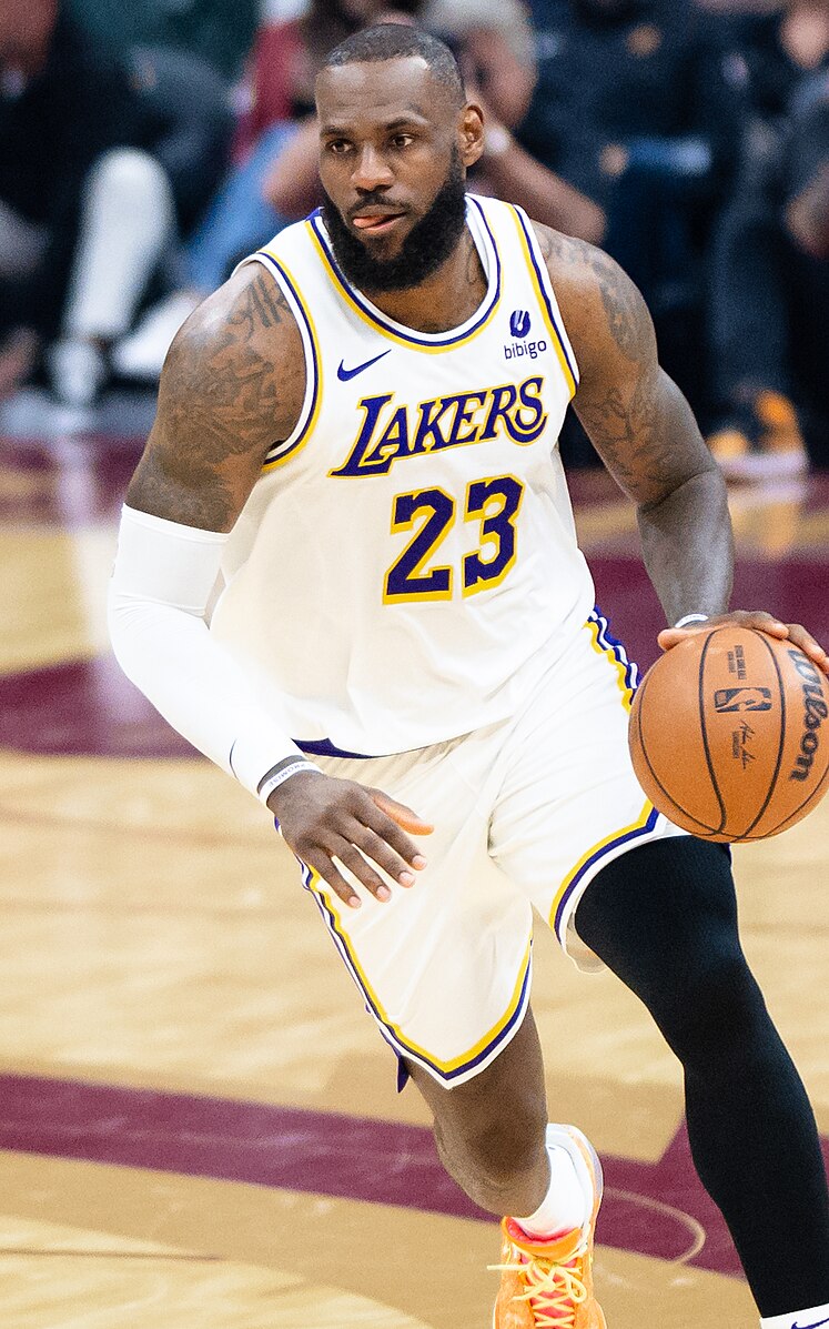 Should Lakers faithful Boo LeBron's decline or applaud his unselfishness  after 18-year streak ends?