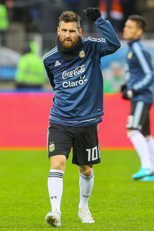 Messi warming before the World Cup match against Russia