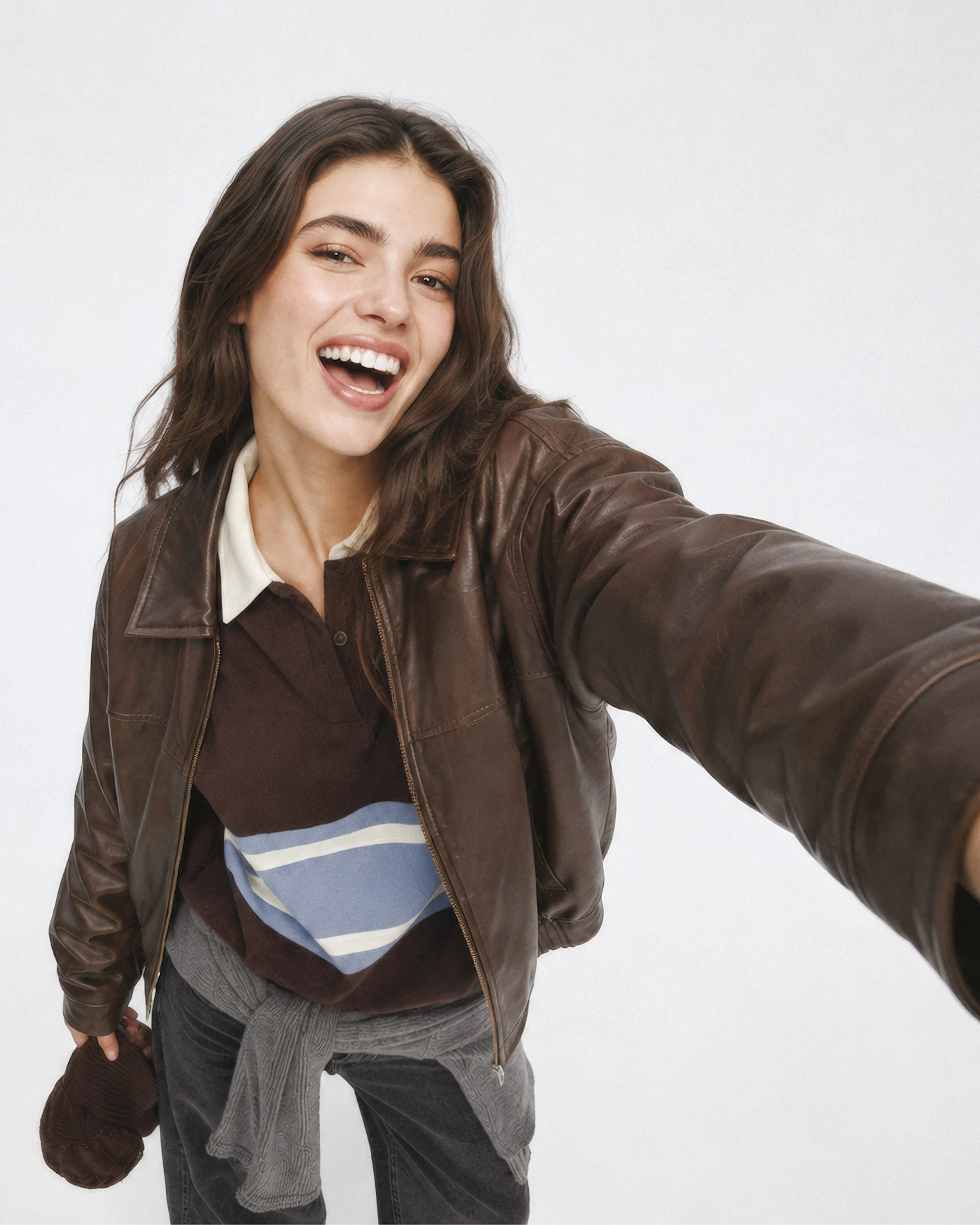 Ragazza sorridente vestita Terranova