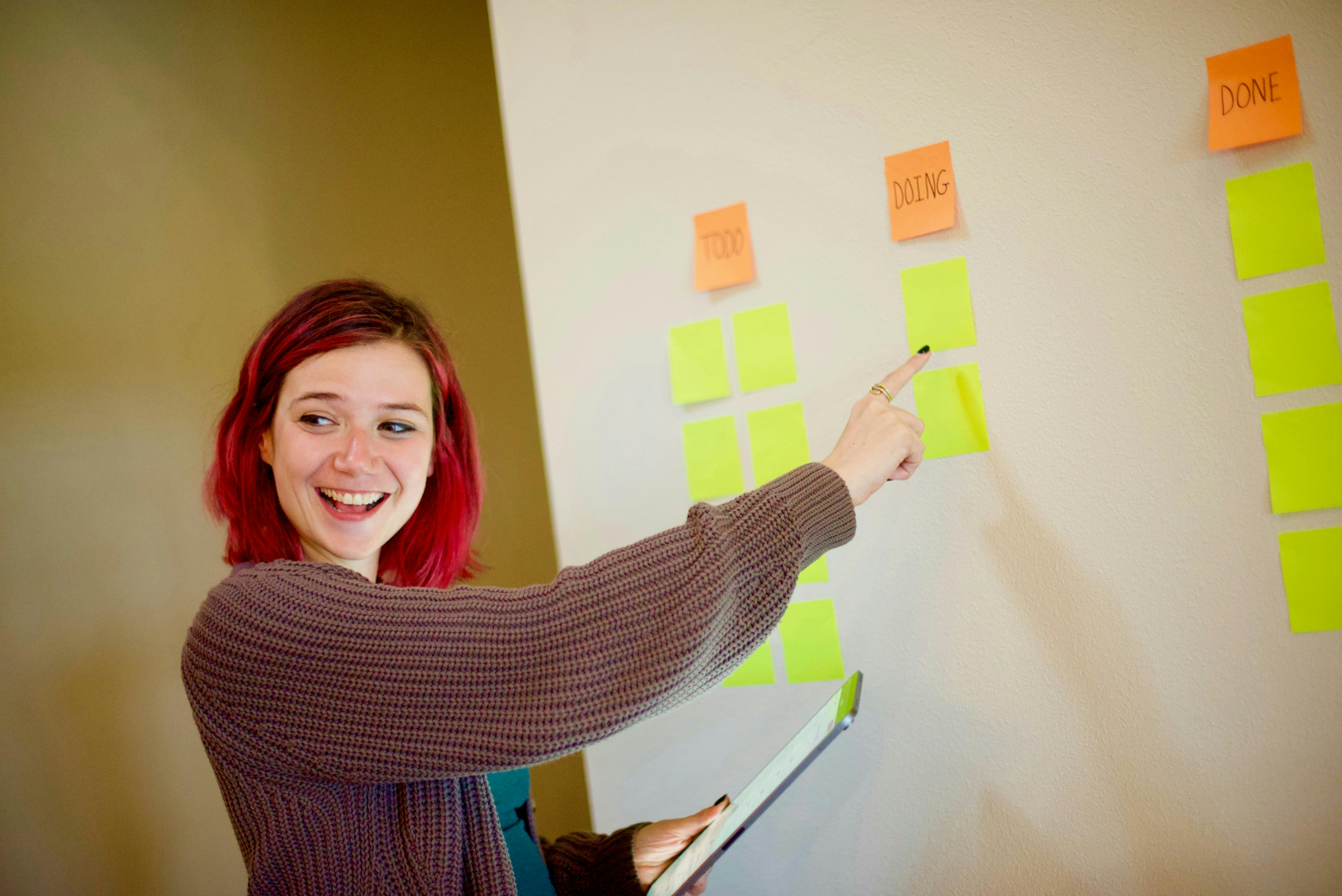 a teacher using post it notes