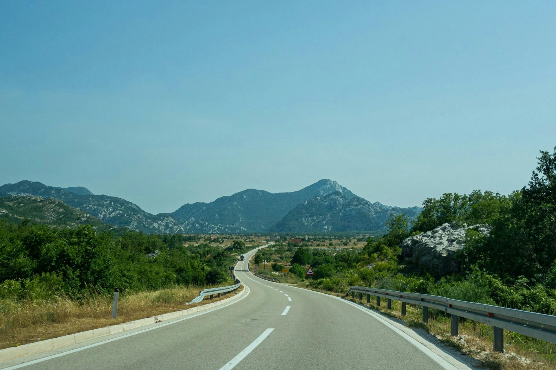 road going through spain