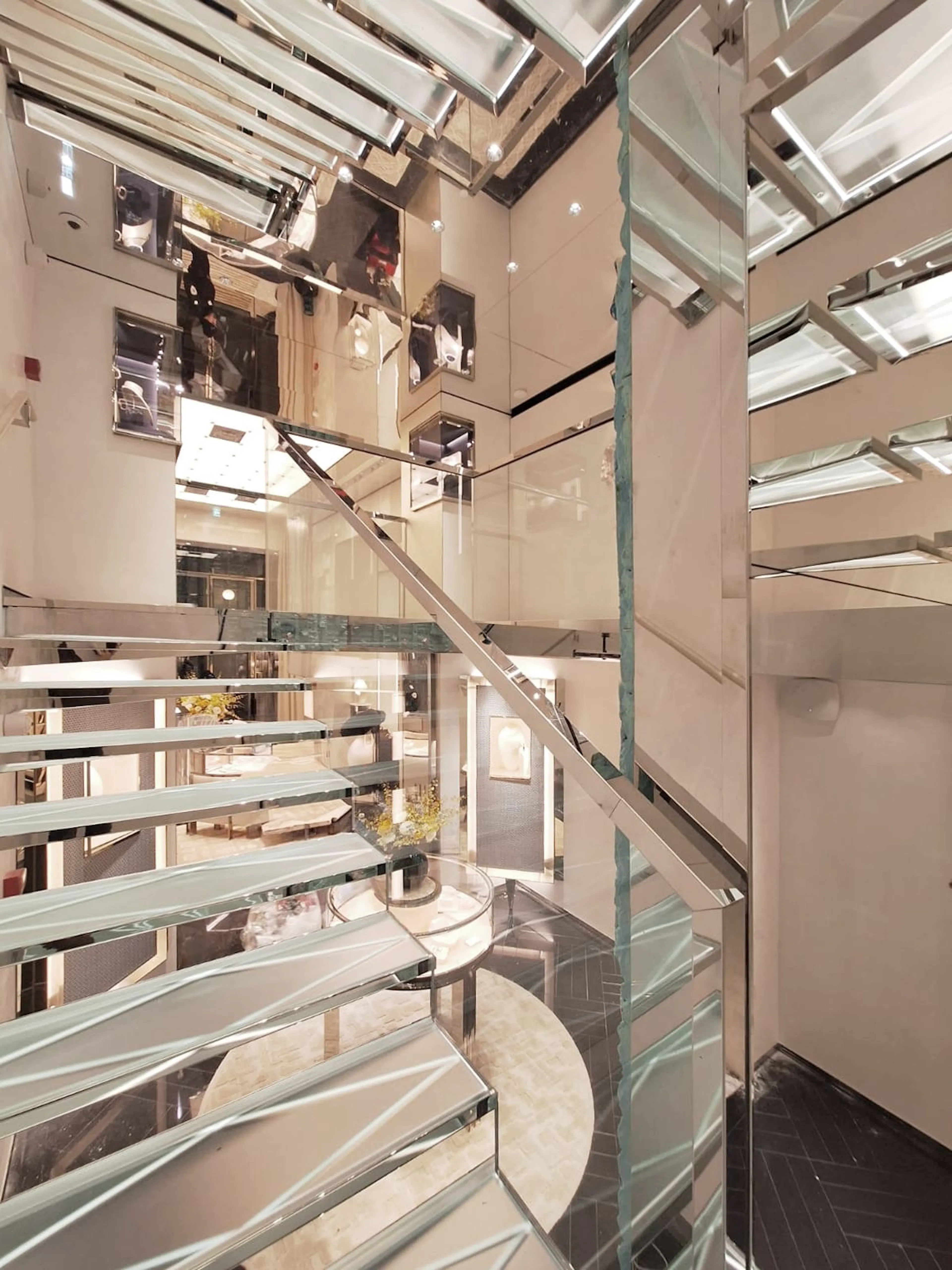 Scala interna, Tiffany Store Galleria