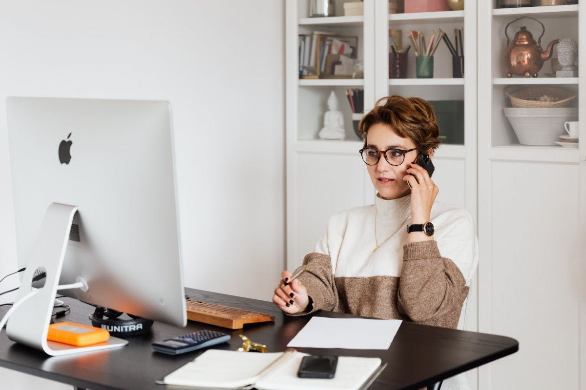 Peut-on cumuler un emploi salarié et une activité indépendante ?