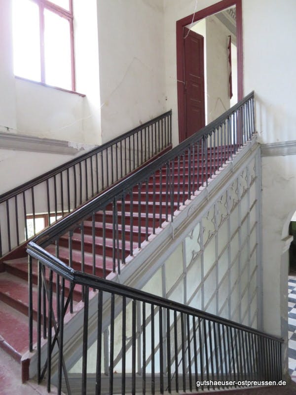 Treppe ins Obergeschoss