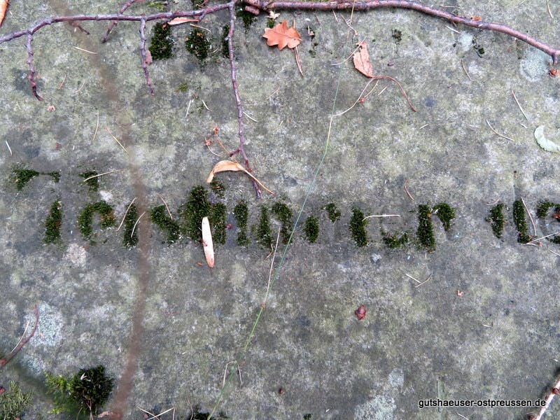 Ortsname auf einer Grabplatte