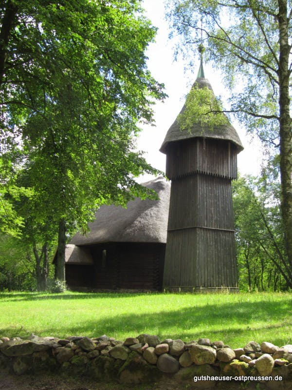 Kirche im Freilichtmuseum Olsztynek 