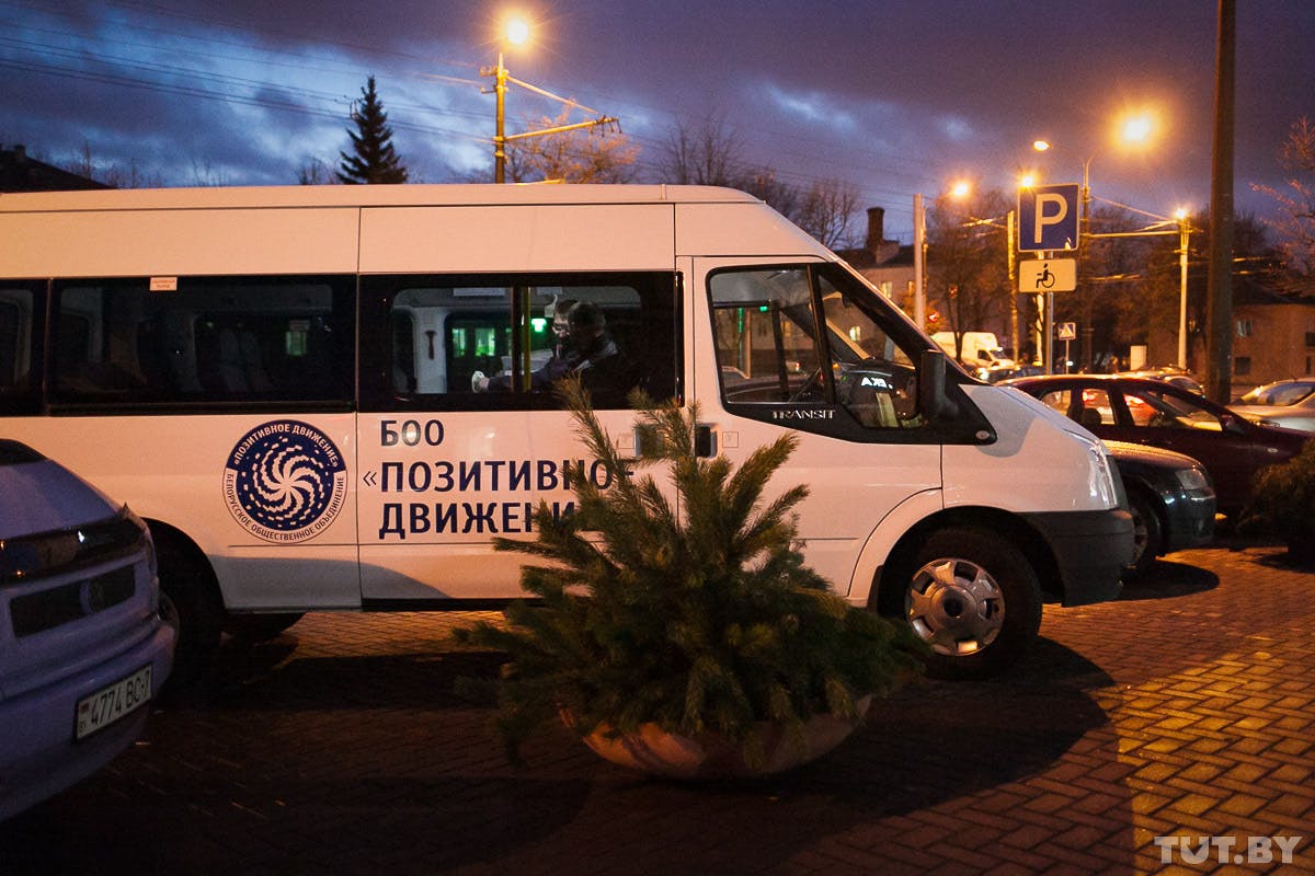 От очень старых до совсем детей. Репортаж из автобуса для наркопотребителей