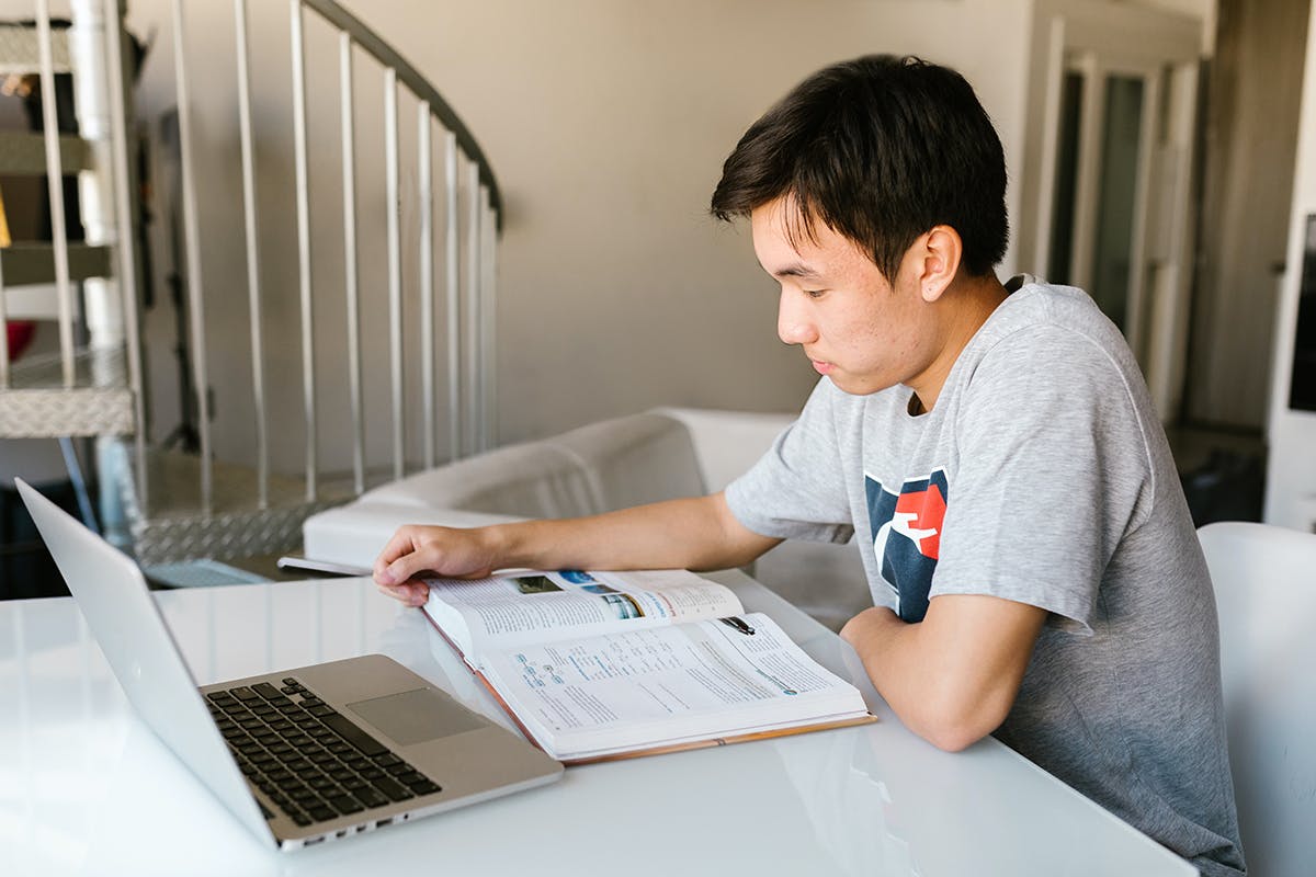 https://images.prismic.io/texthelp-website-proof/bbed9b95-e6e0-4ee9-b5e3-411aa5bdeac2_Student-reading-book.jpg?auto=compress,format