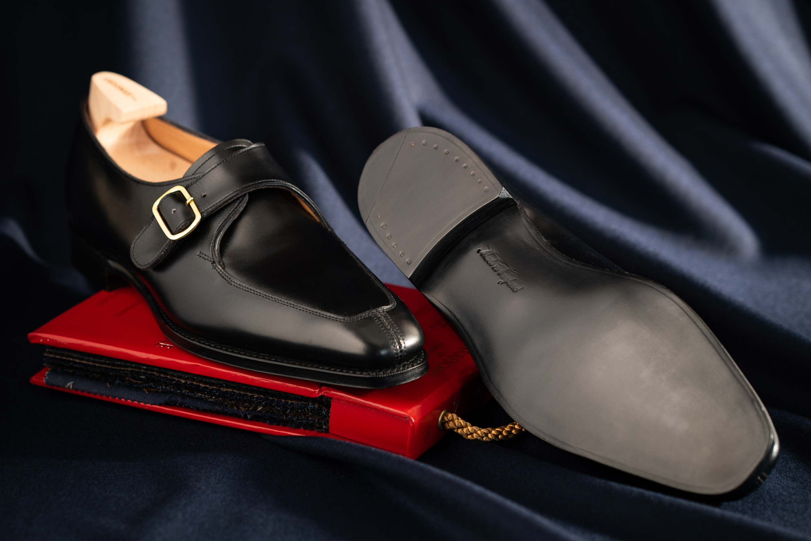 The Simon model features a double stitched toe and single monk 