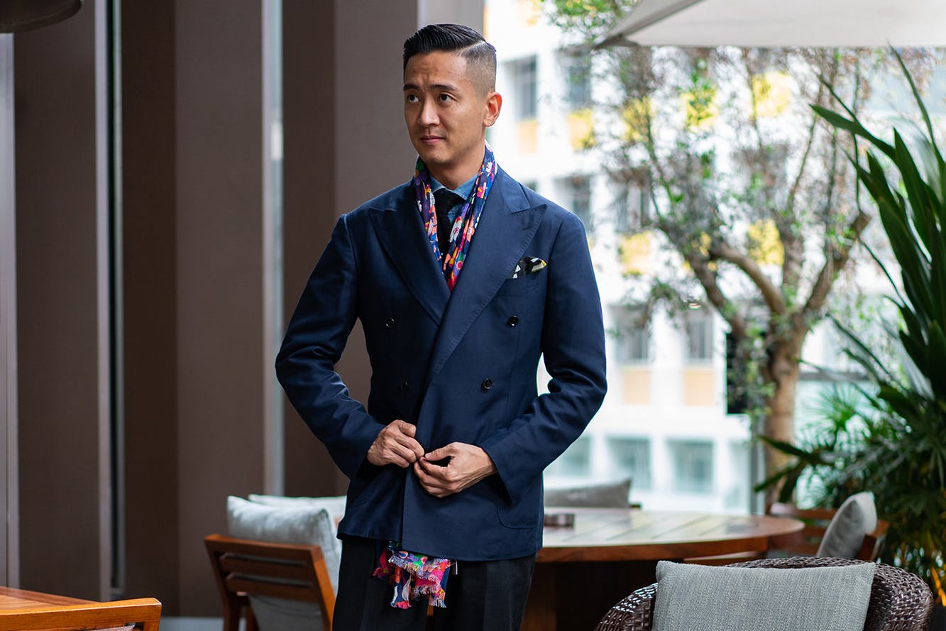 Navy blue double-breasted essential Blazer with 6 brass buttons