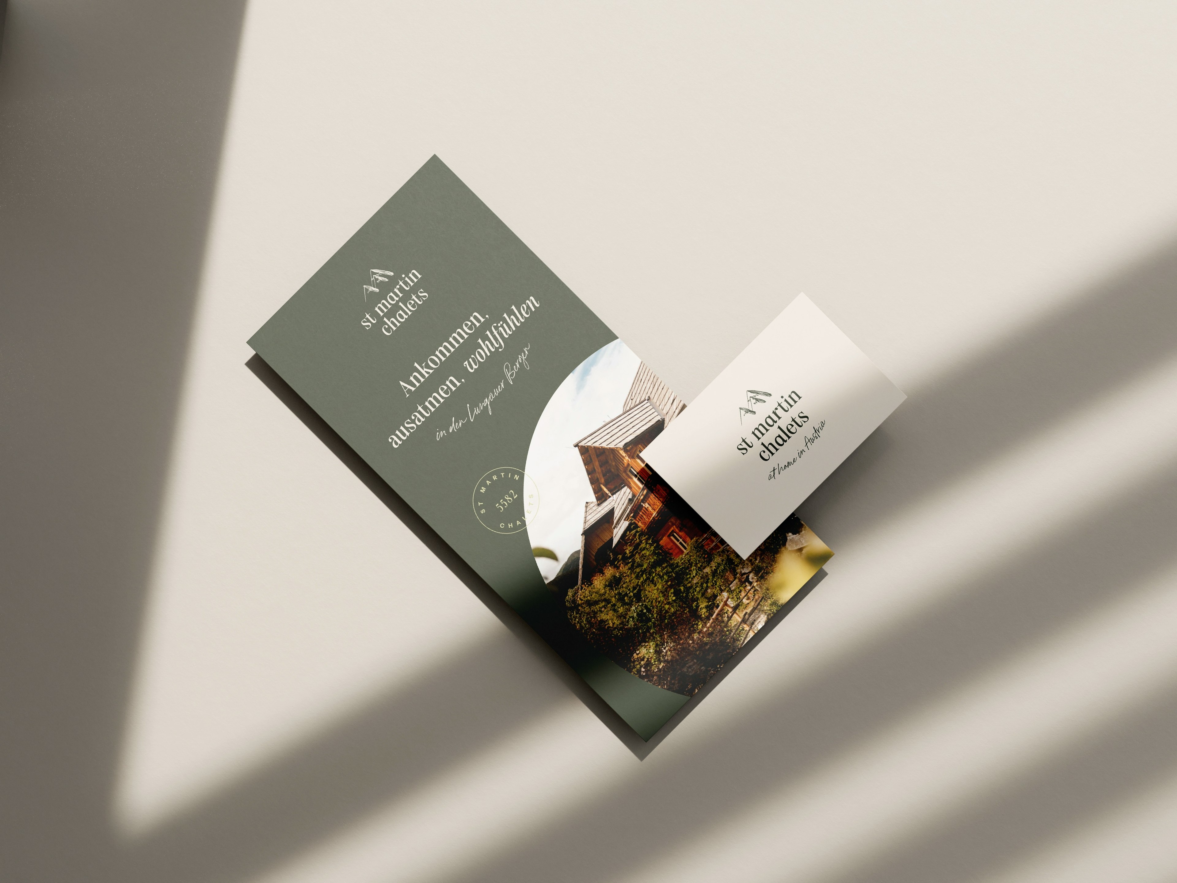 Beispiel zu Branding mit einem Printdesign für eine Visitenkarte und Flyer für st. martin chalets