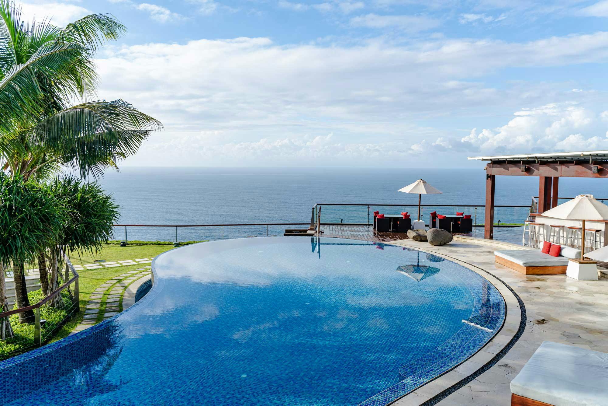 Infinity pool on the side of the cliff in Uluwatu Bali