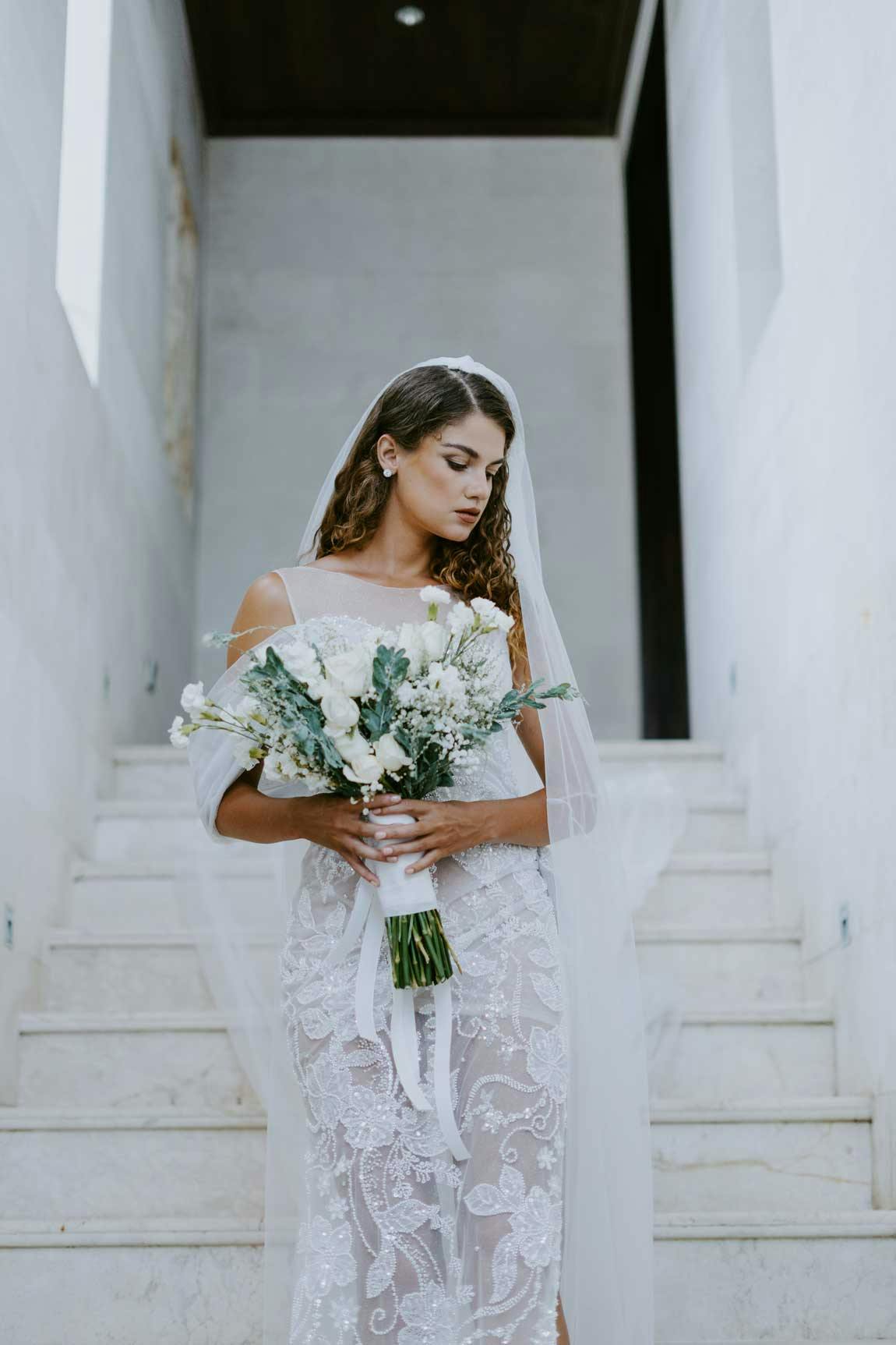 Luxurious weddings on the cliffs of Uluwatu bali