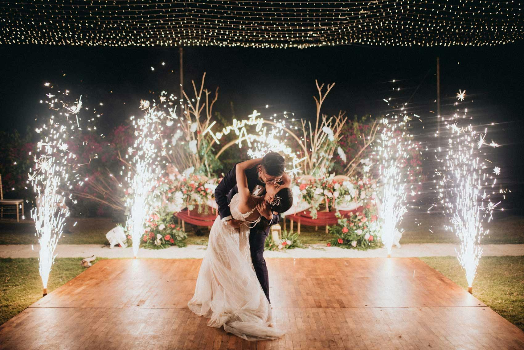 couple dancing on the dance floor at wedding