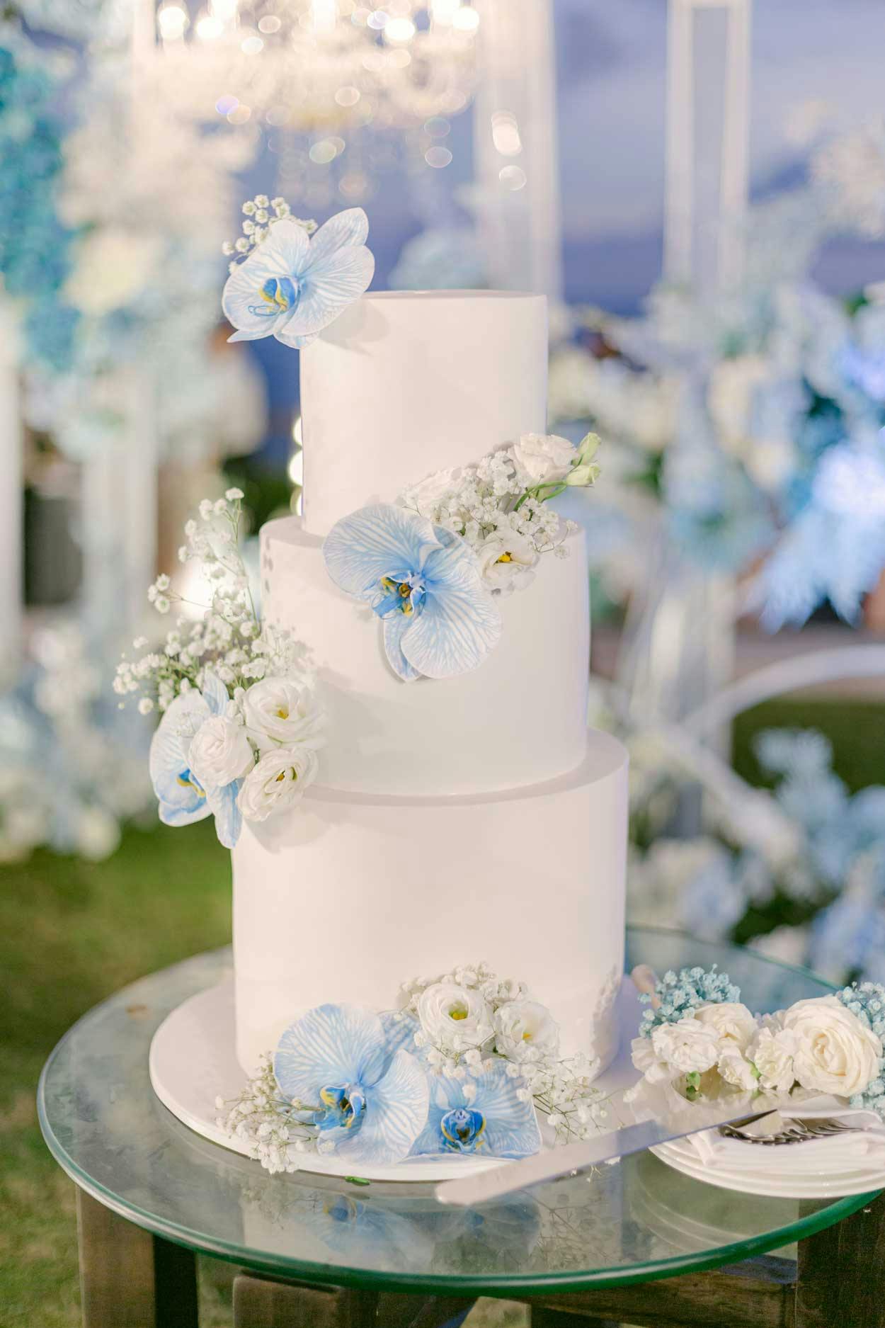 beautiful 3 tier wedding cake