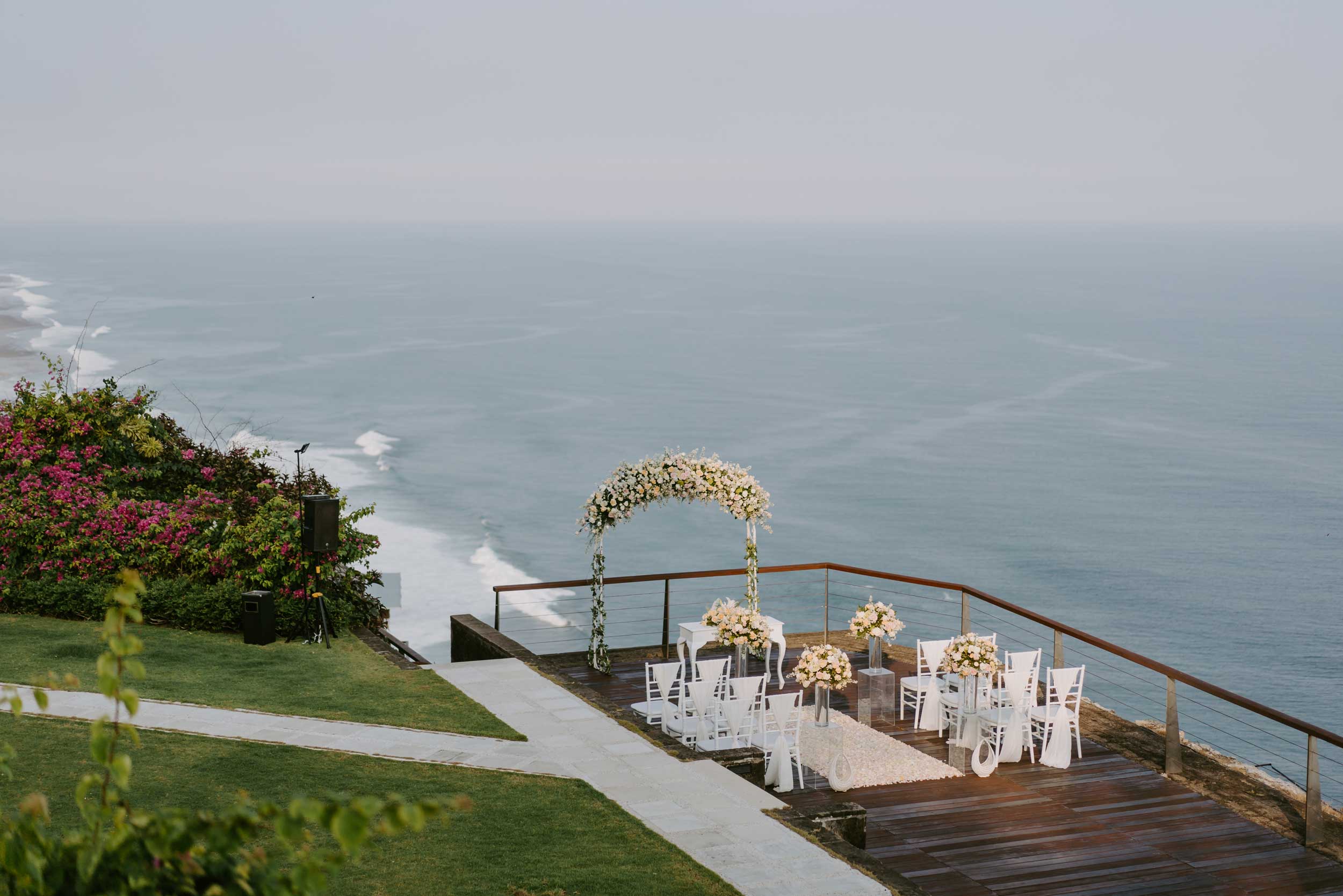 tempat pernikahan indah di Bali dengan pemandangan laut panorama