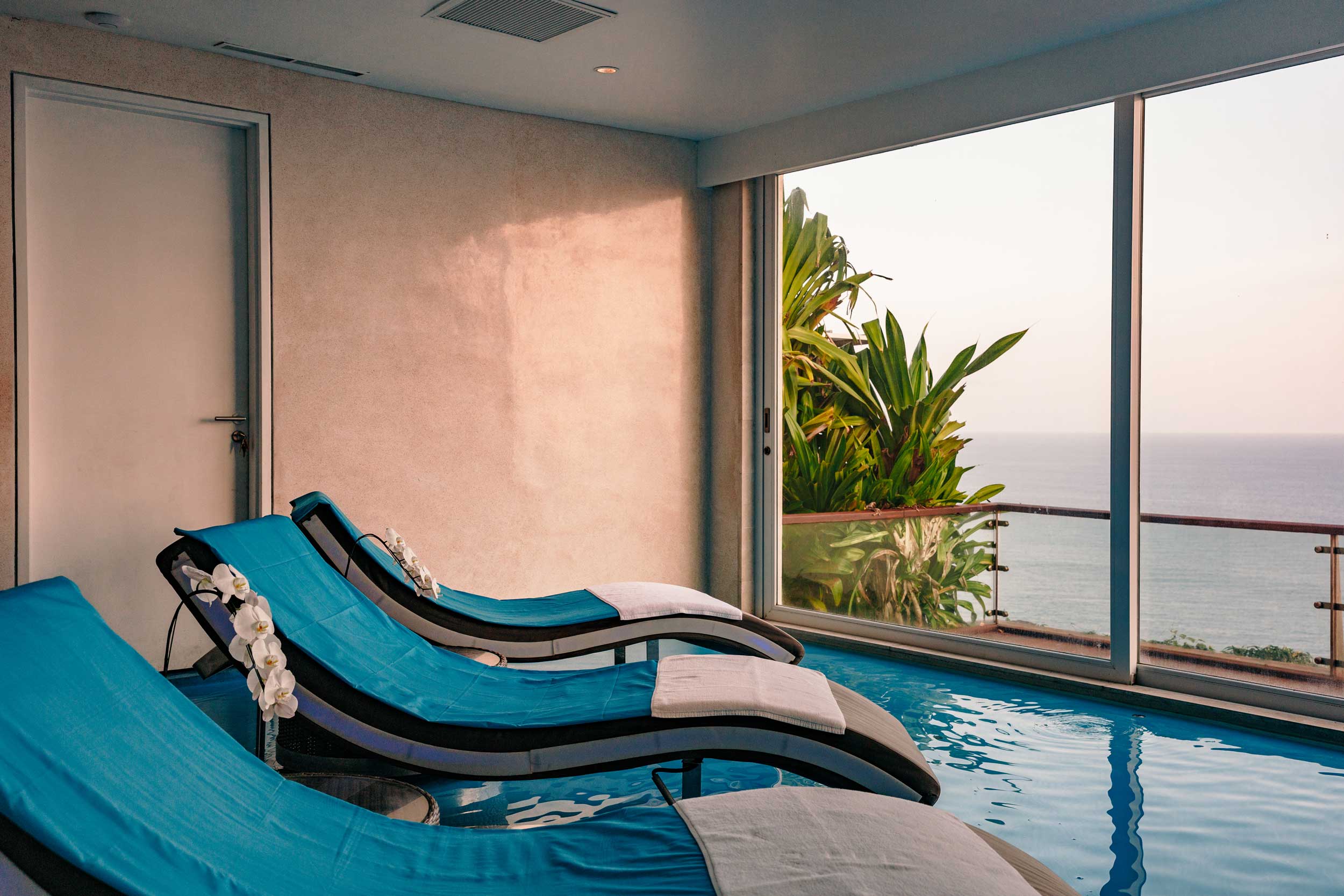 walk-on-water spa in Bali with panoramic ocean views