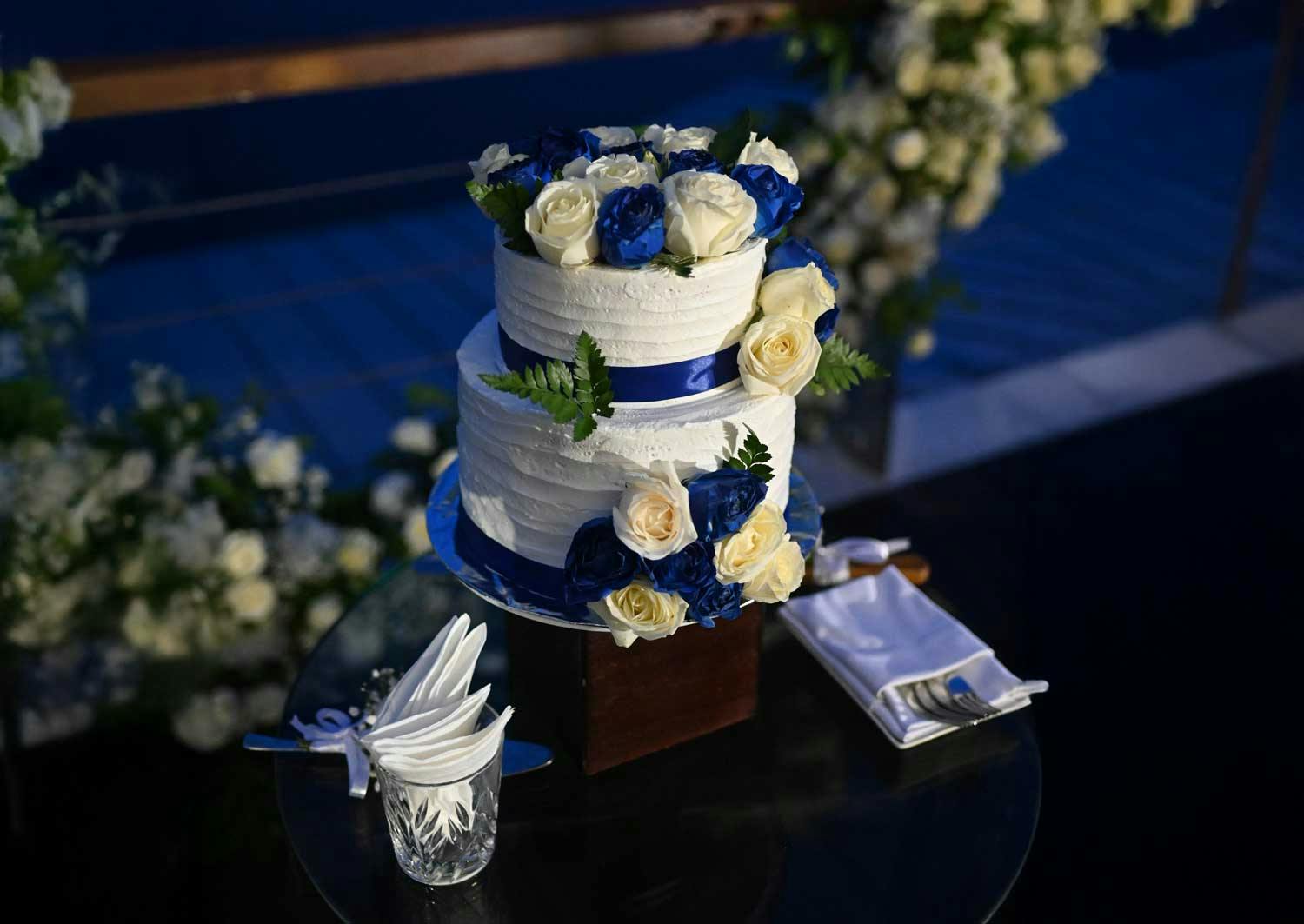 2-tier wedding cake