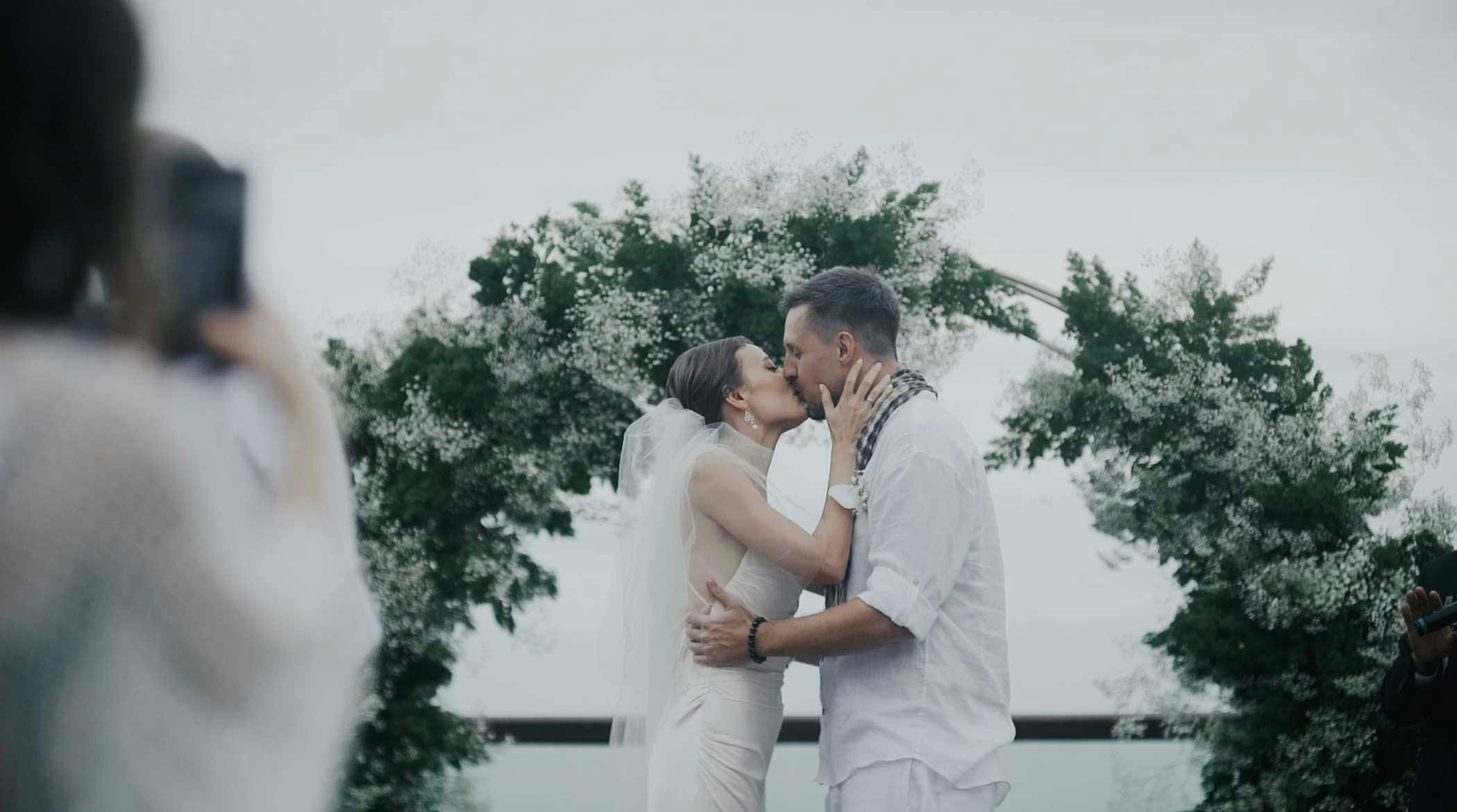beautiful clip top wedding in Uluwatu, Bali