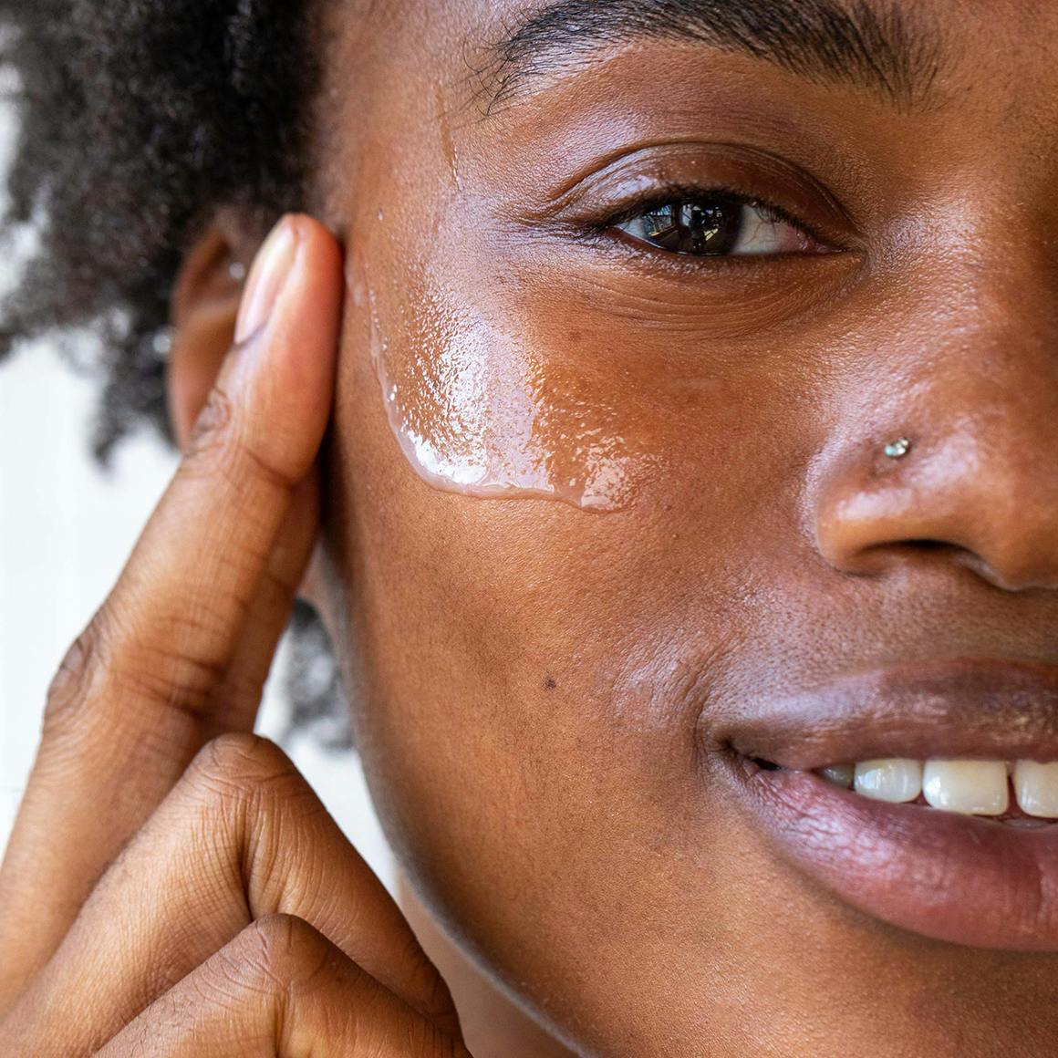 Photo of model with The Outset prep serum on her face