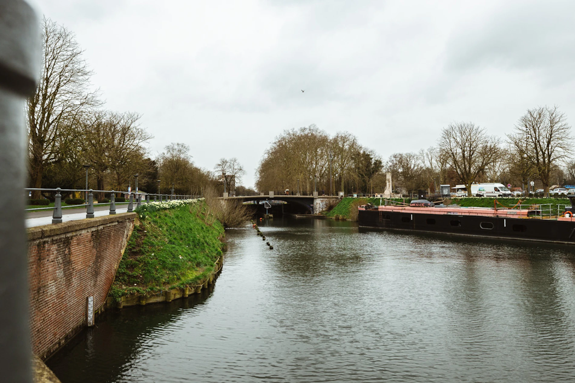Naviguons sur l'historique Canal de la Deûle à Lille…
